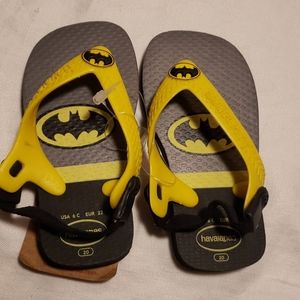 Batman flip flops with elastic back